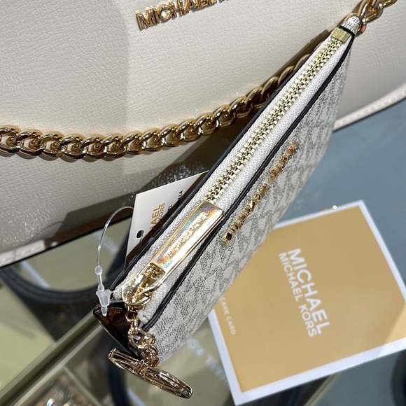 MICHAEL KORS JET SET TRAVEL SMALL TOP ZIP COINPOUCH WITH ID CARD VANILLA 
NWT - Picture 3 of 16